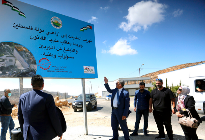 حملة توعوية للتحذير من مخاطر النفايات الإسرائيلية 